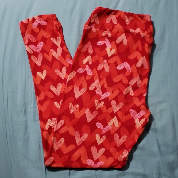 LuLaRoe Pants - 🎉🎊HP🎉🎊Tall & Curvy Heart Leggings